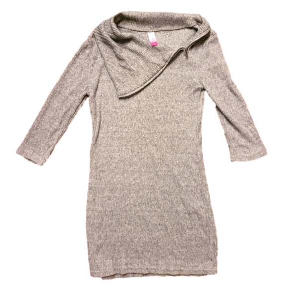No BOUNDRIES grey sweater. Very cute! Size L. EXCELLENT CONDITION! - Picture 2 of 4